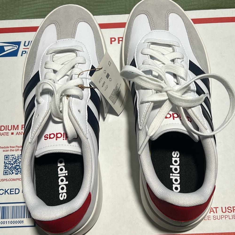 Adidas Barreda Athletic Shoes White Sneaker Blue Stripes Men Size 7 1/2 W 8 1/2